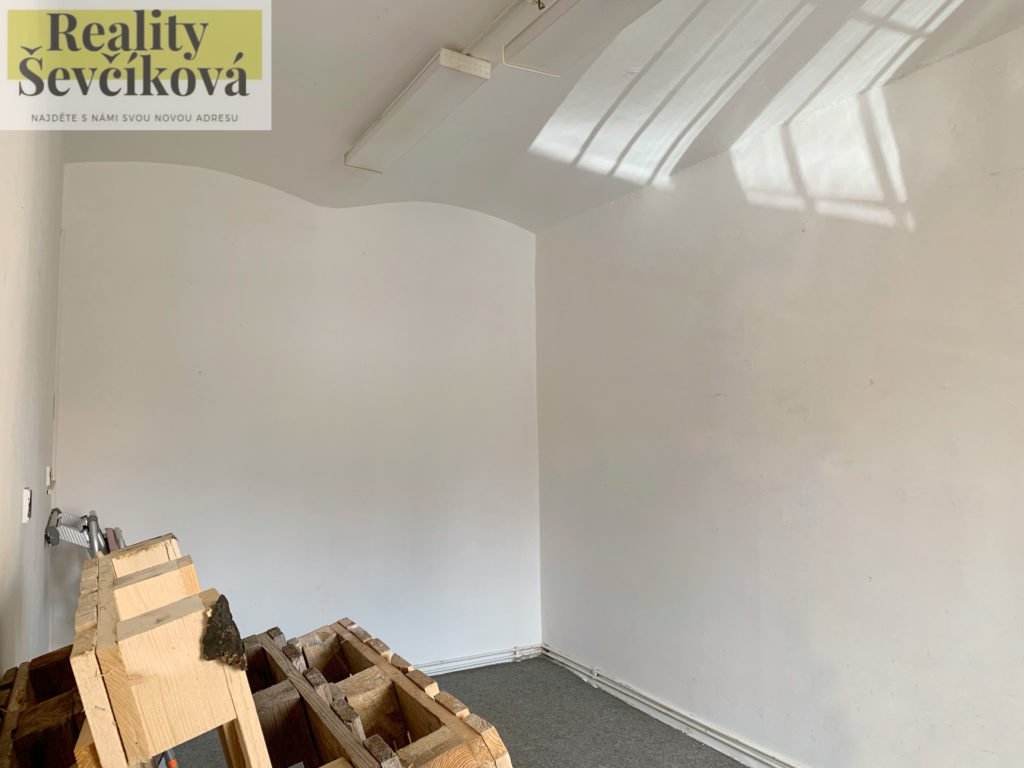 Pronájem obchodního prostoru 70 m2 – Dukelská třída