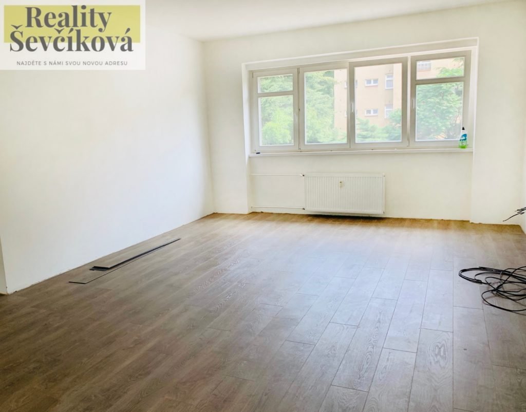 Prodej bytové jednotky se započatou rekonstrukcí, 74 m2 – Labská Kotlina