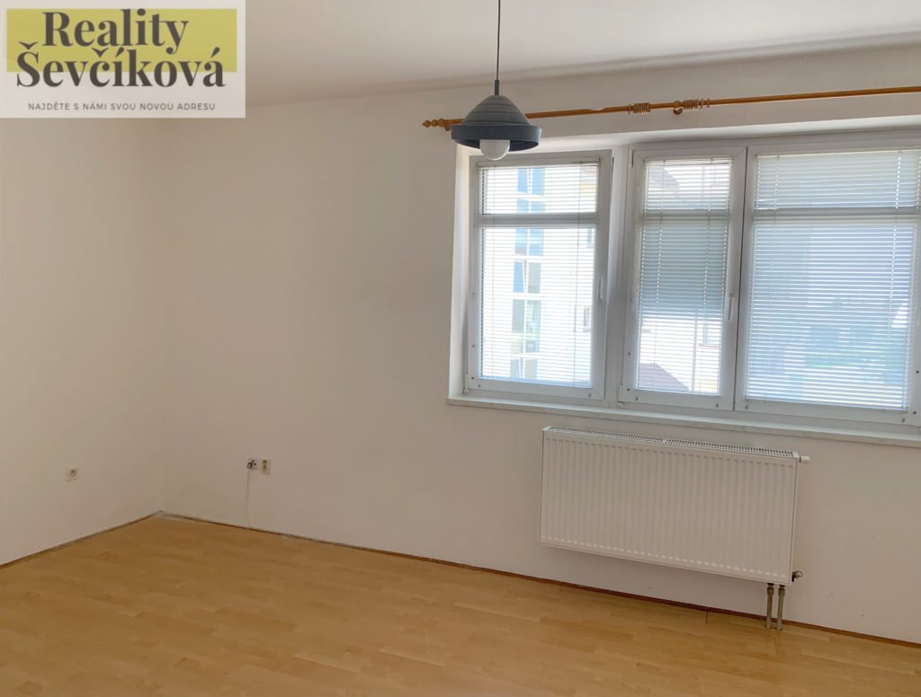 Pronájem 3+1 s balkónem a komorou, 69 m2 – Pražská třída