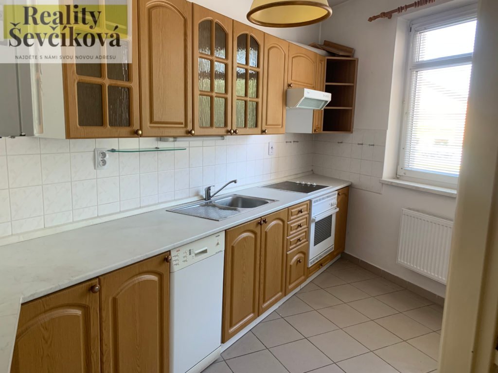 Pronájem 3+1 s balkónem a komorou, 69 m2 – Pražská třída