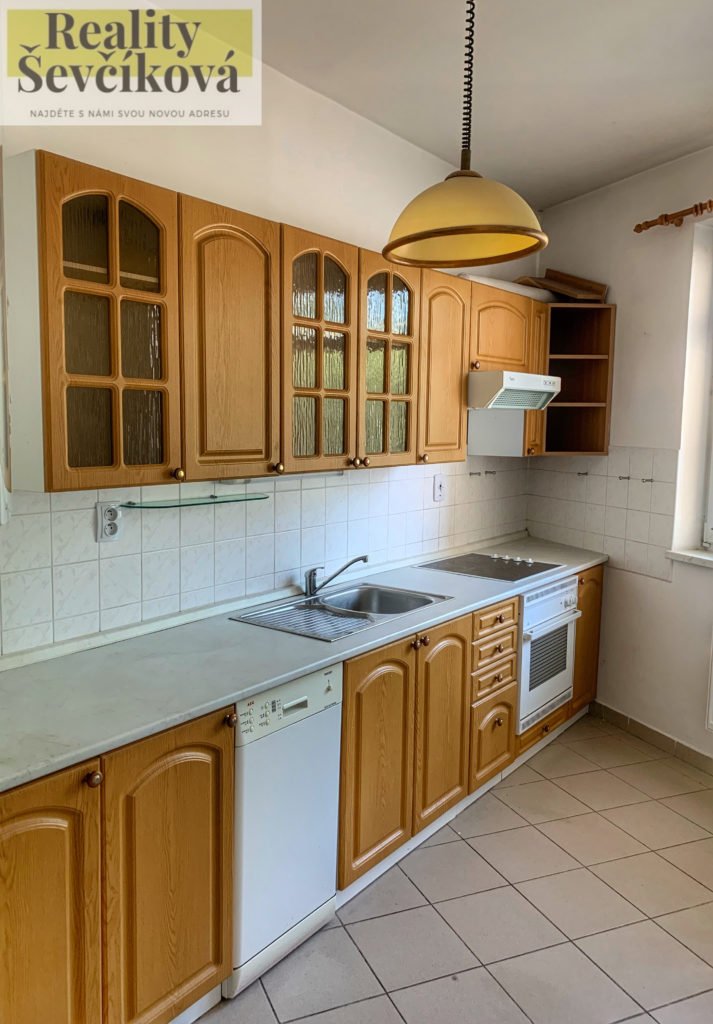 Pronájem 3+1 s balkónem a komorou, 69 m2 – Pražská třída