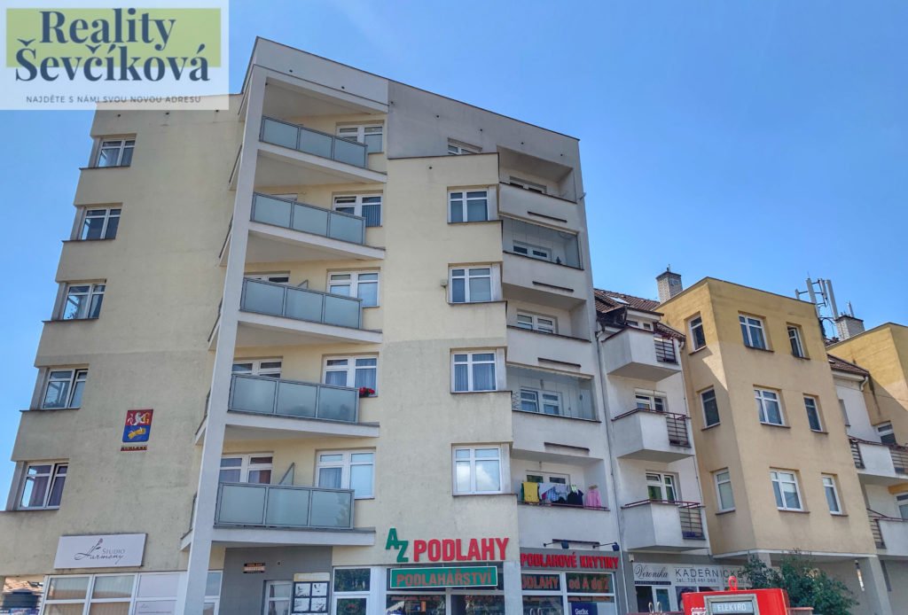 Pronájem 3+1 s balkónem a komorou, 69 m2 – Pražská třída