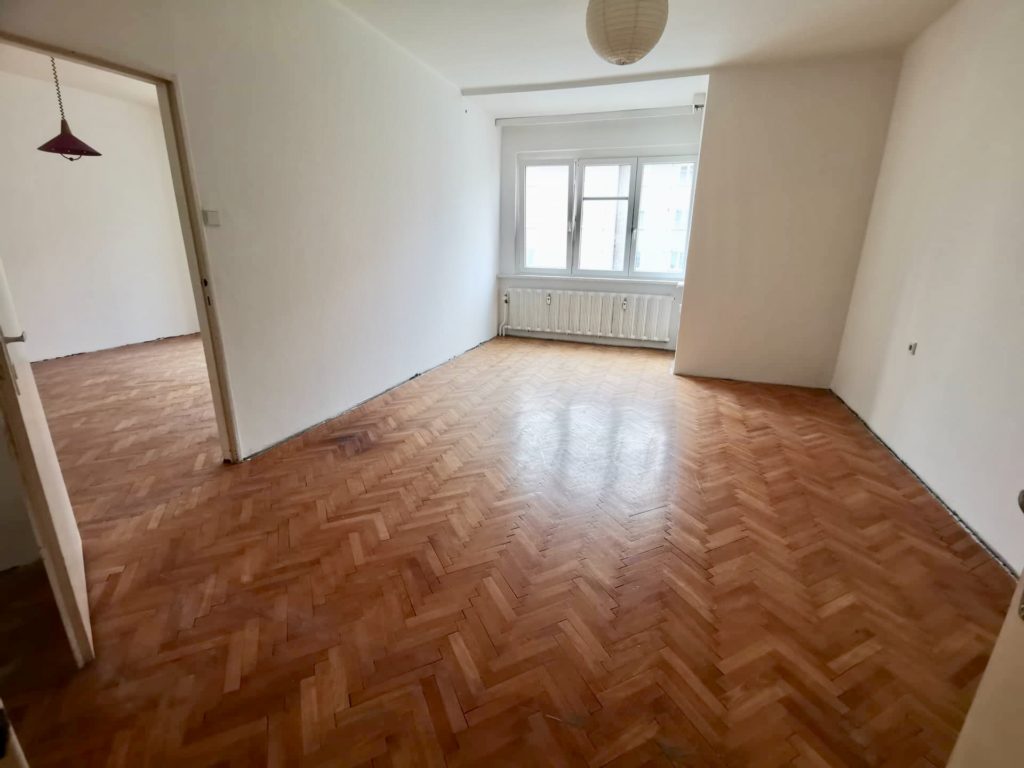 Pronájem prostorného 4+1 s balkónem, 100 m2 – Průmyslová