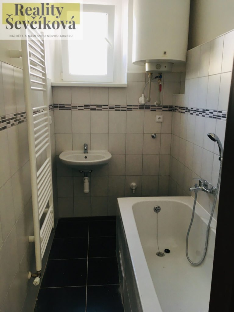 Pronájem 3+1 po rekonstrukci, 80 m2 – Pražská třída