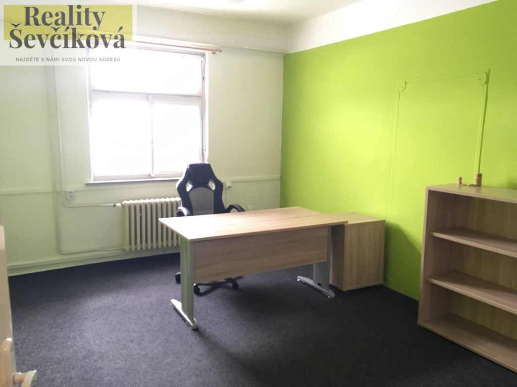 Pronájem dvou propojených kanceláří, 18 m2 – Podnikatelské centrum, ul. Bieblova