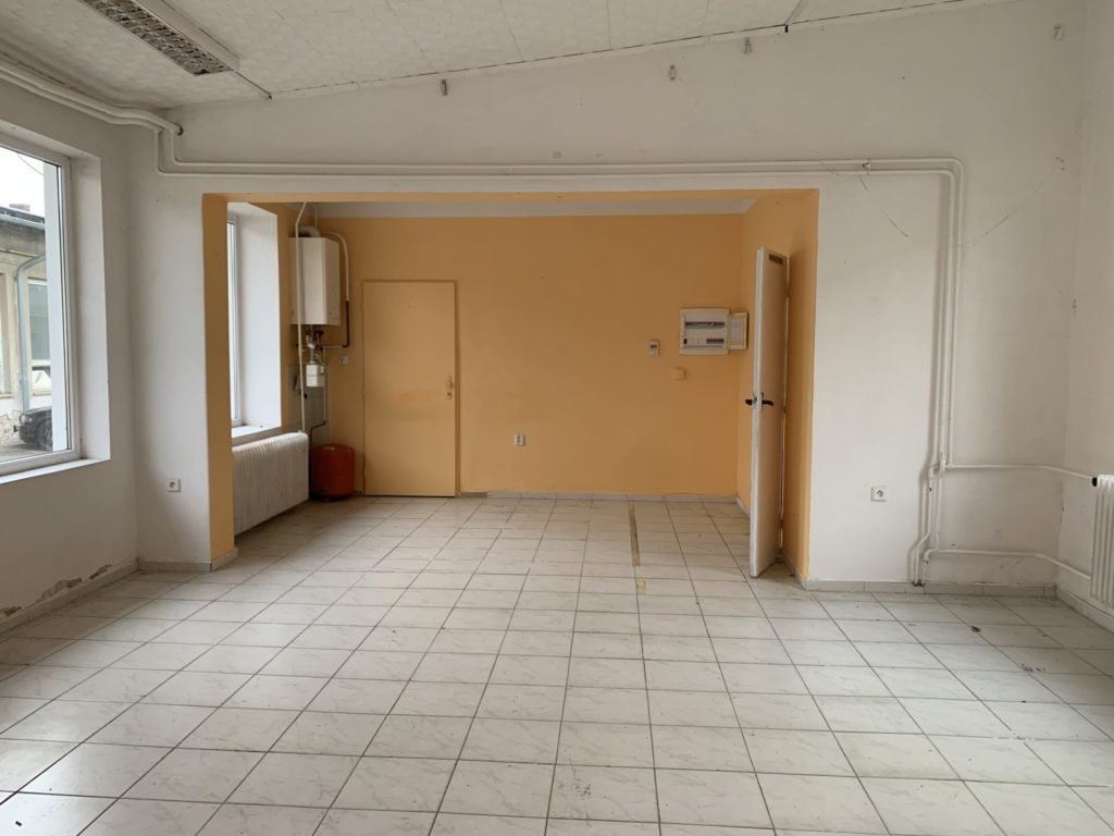 Pronájem obchodního prostoru/kanceláří, 121 m2 – Holice