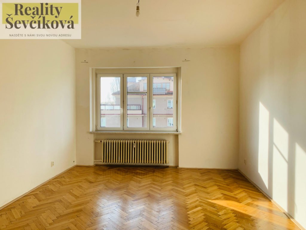 Pronájem prostorného 2+1 s balkónem, 80 m2 – Průmyslová