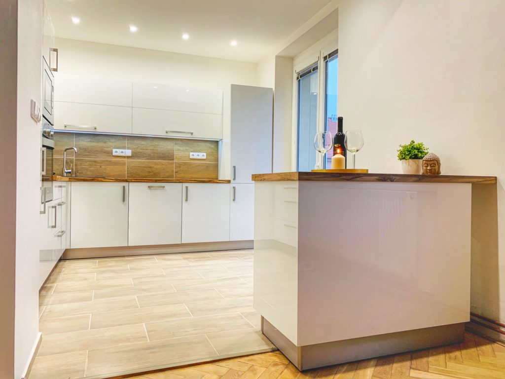 Prodej nadstandardního 3+kk s šatnou, balkónem a dvěma sklepy, 85 m2 – Čáslav