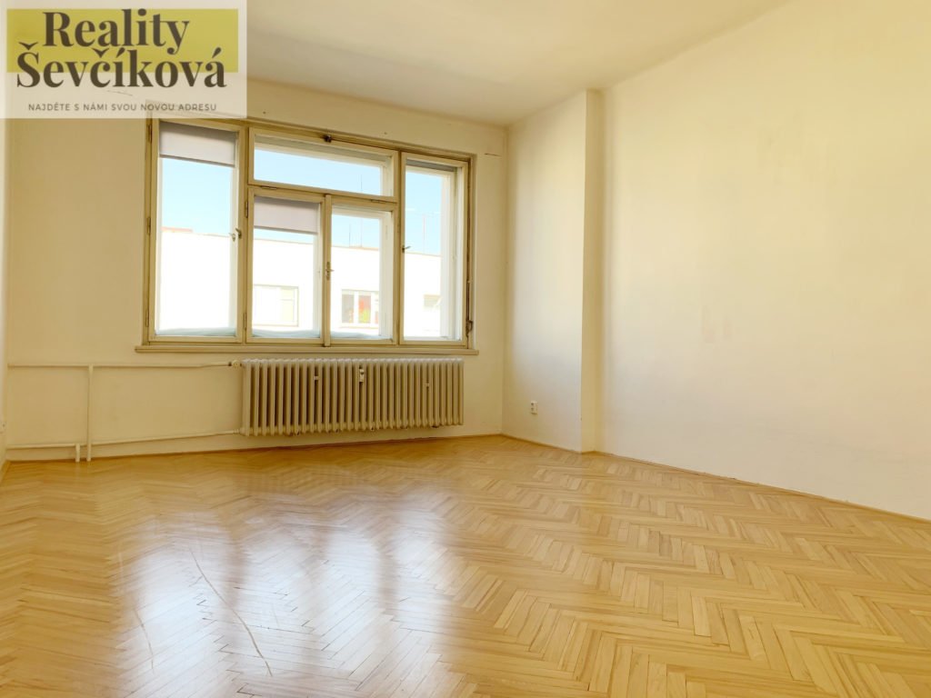 Pronájem pěkného 2+1 s balkónem, 80 m2 – Mánesova