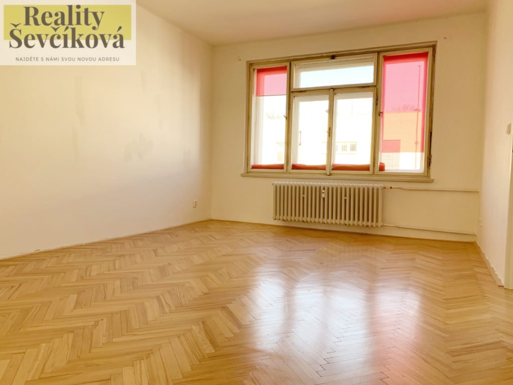 Pronájem pěkného 2+1 s balkónem, 80 m2 – Mánesova