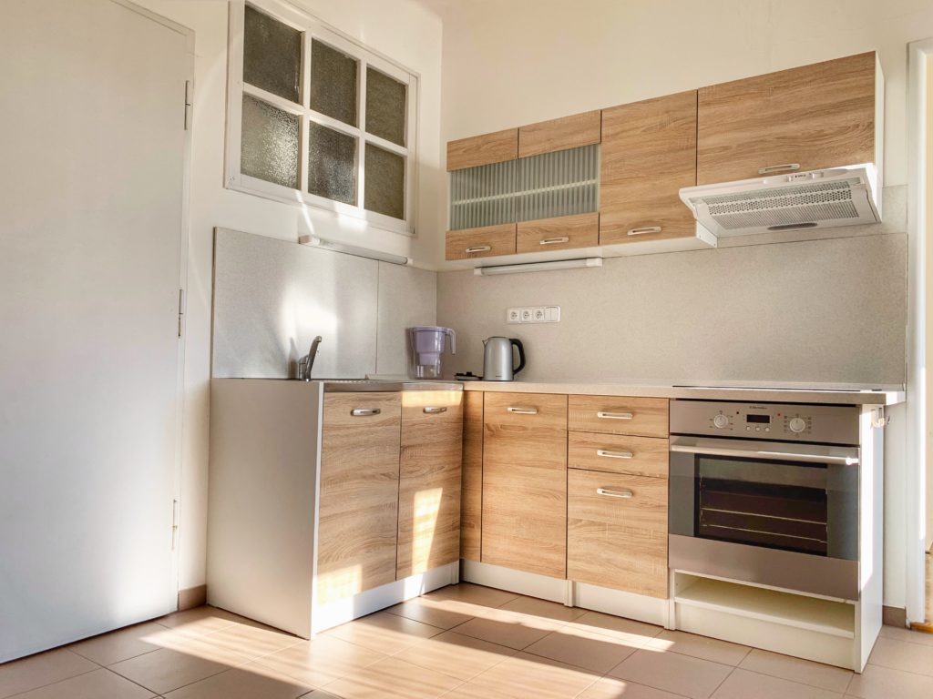 Pronájem pěkného 2+1 s balkónem, 80 m2 – Mánesova