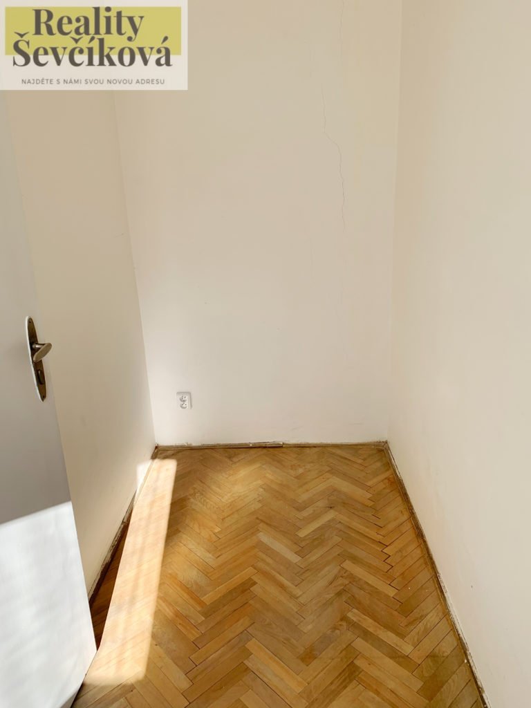 Pronájem pěkného 2+1 s balkónem, 80 m2 – Mánesova