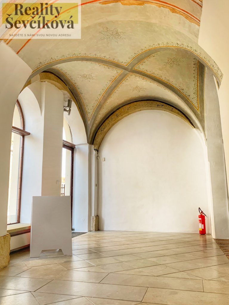 Pronájem prestižního obchodního prostoru, 135 m2 – Karla Tomana