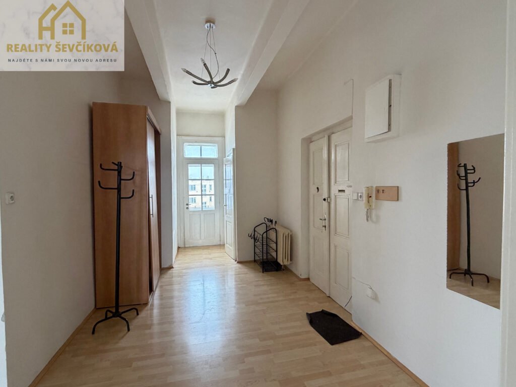 Pronájem 2+1 se dvěma balkóny, 90 m2 – Smetanovo nábřeží