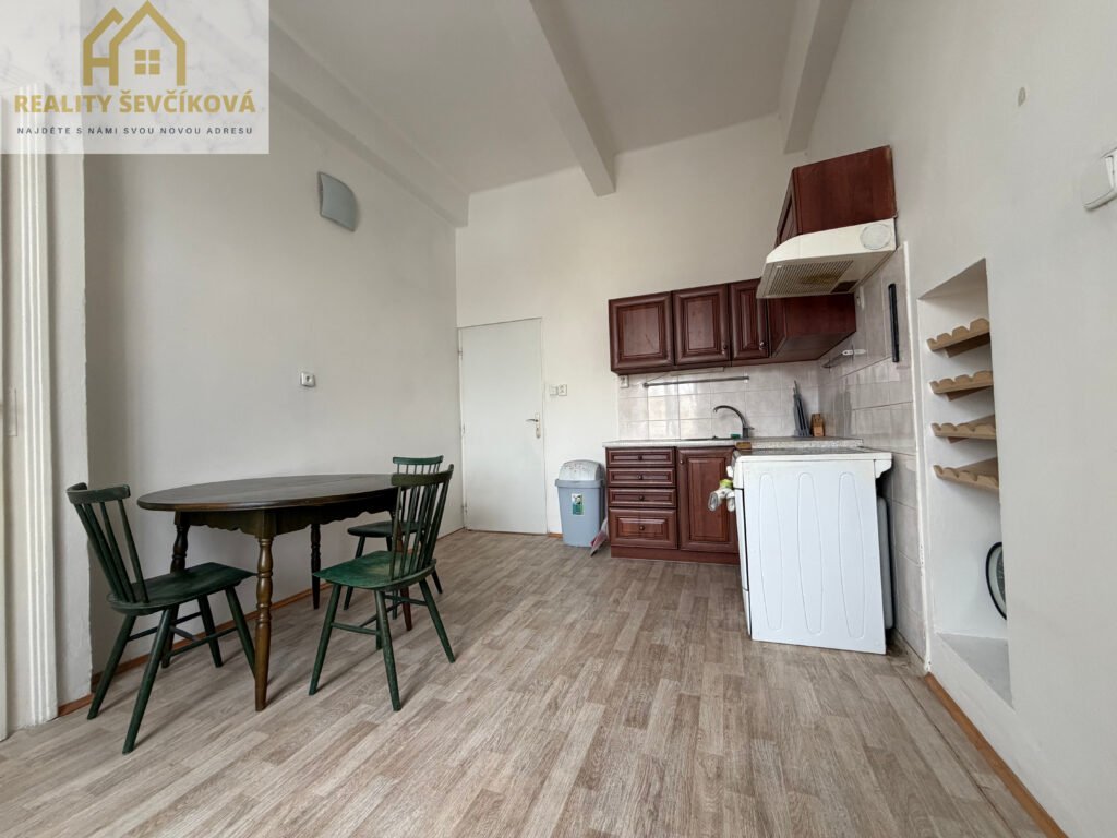 Pronájem 2+1 se dvěma balkóny, 90 m2 – Smetanovo nábřeží