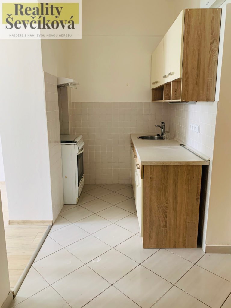 Pronájem 2+kk, 60 m2 – Na Střezině