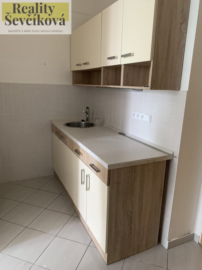 Pronájem 2+kk, 60 m2 – Na Střezině