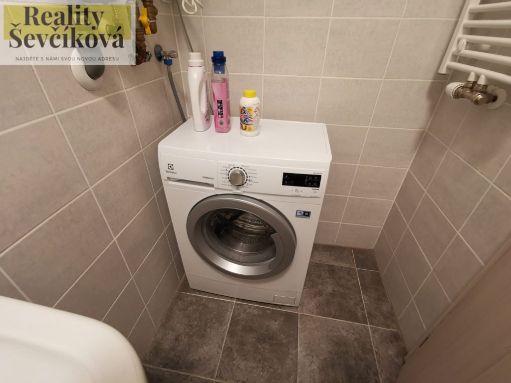 Pronájem zařízeného 1+1 po rekonstrukci, 40 m2 – Habrmanova