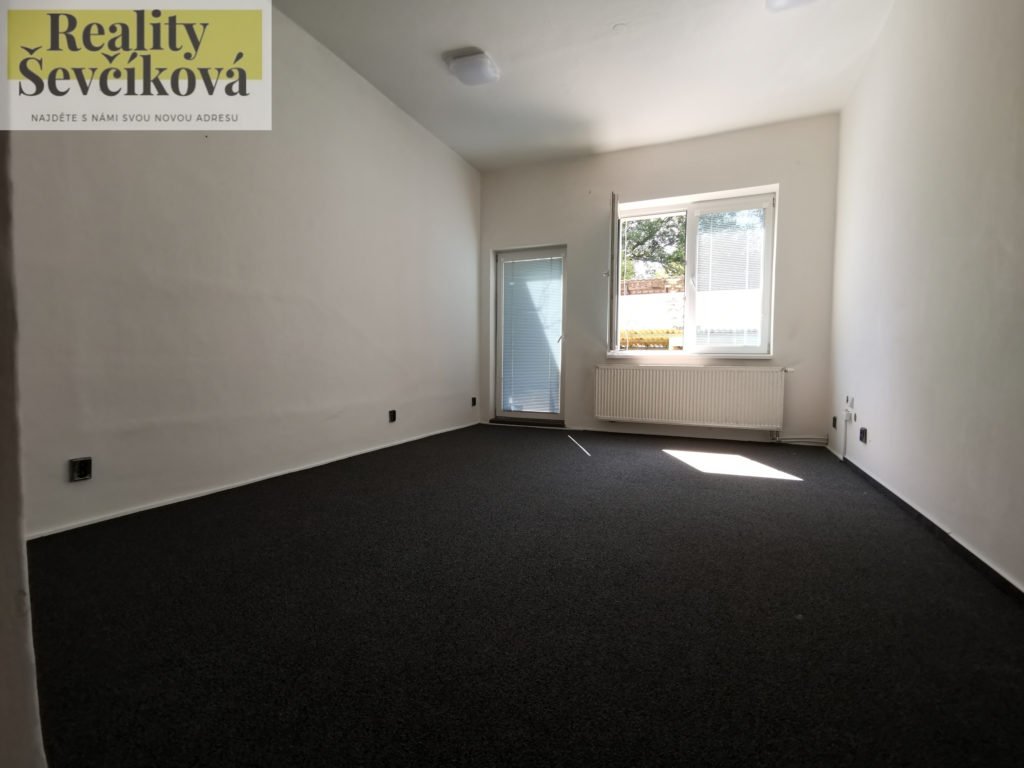 Pronájem dvou pěkných kanceláří, 39 m2 – Hořická