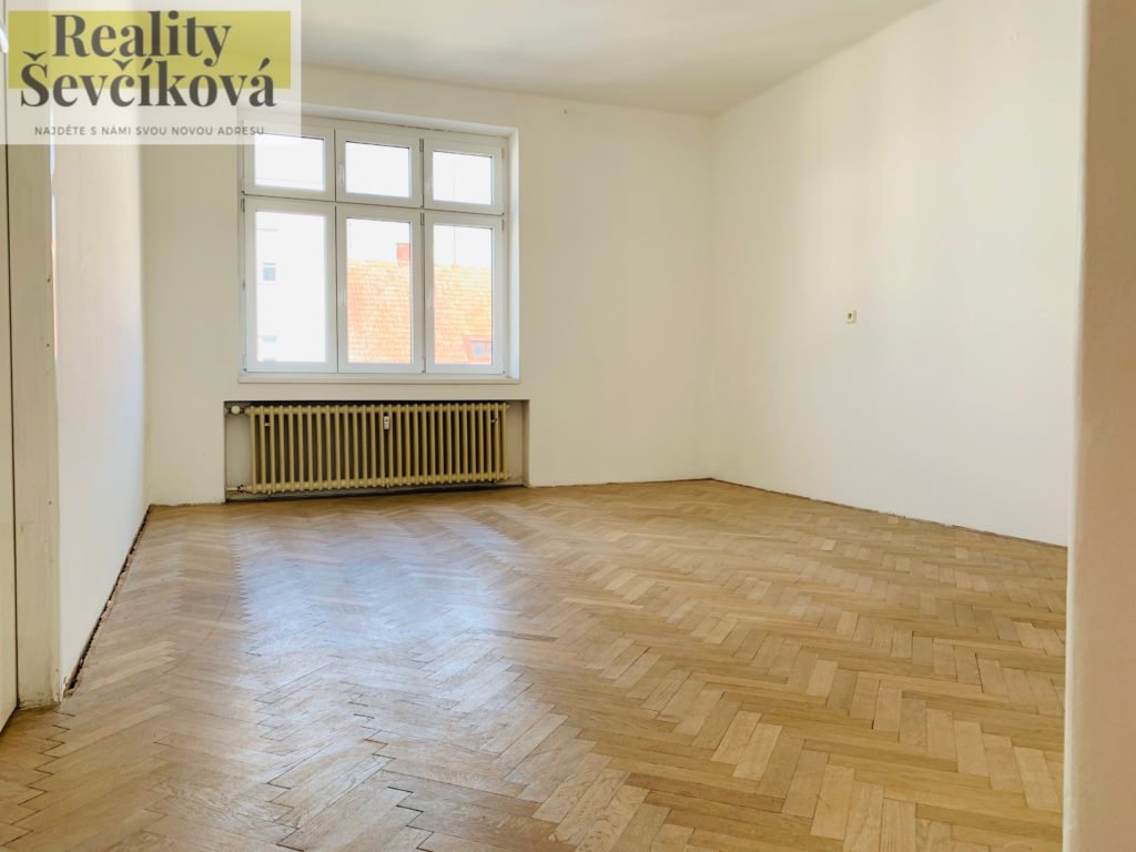 Pronájem 2+1 s balkónem a dvěma komorami, 84 m2 – Ulrichovo náměstí