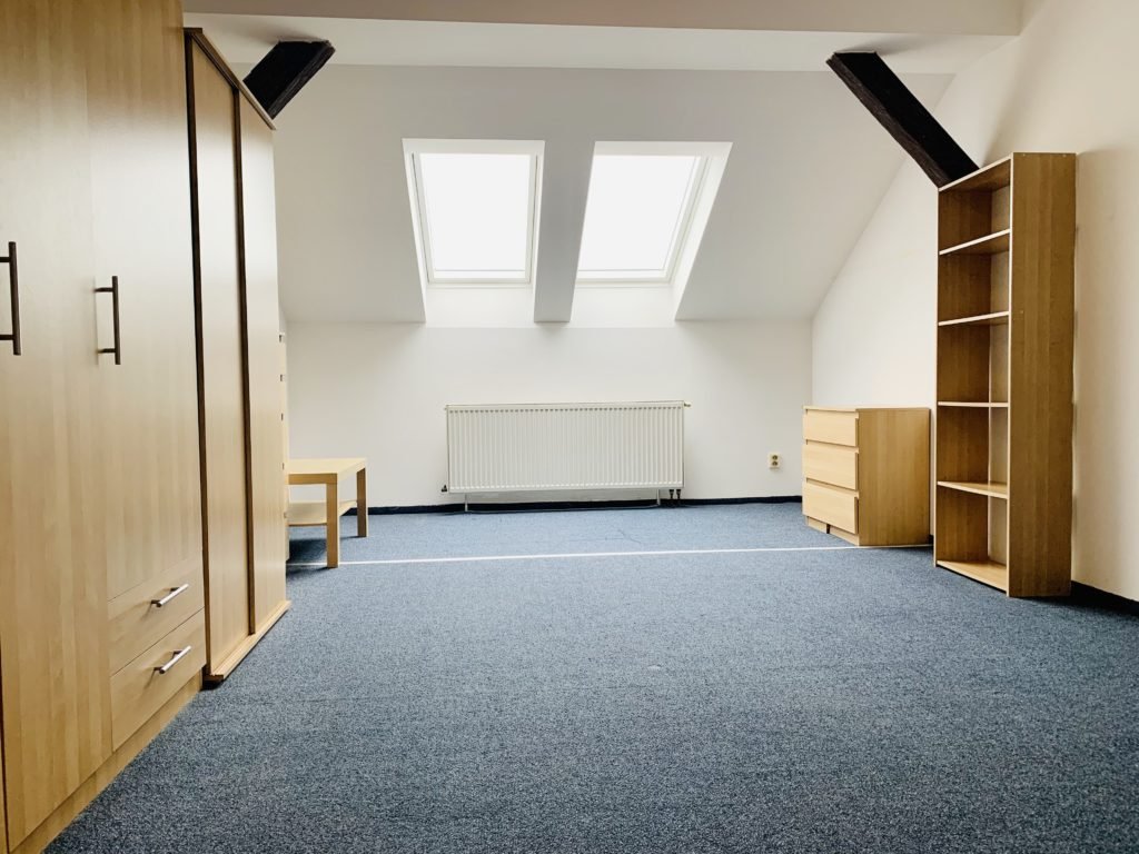 Pronájem prostorného 1+kk, 40 m2 – Eliščino nábřeží