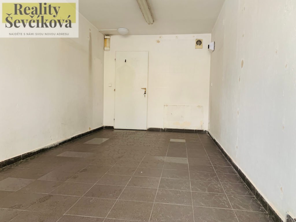 Pronájem obchodního prostoru v centru, 20 m2 – Dukelská třída