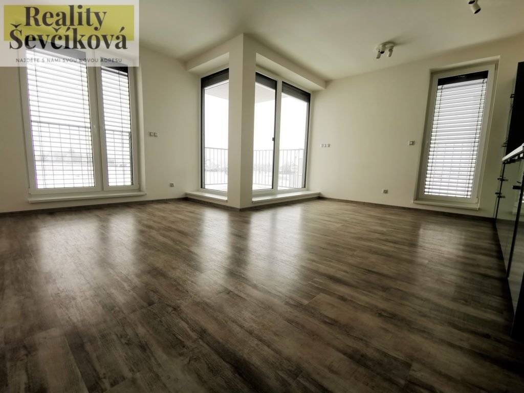 Pronájem novostavby 2+kk s lodžií, komorou a parkováním, 64 m2