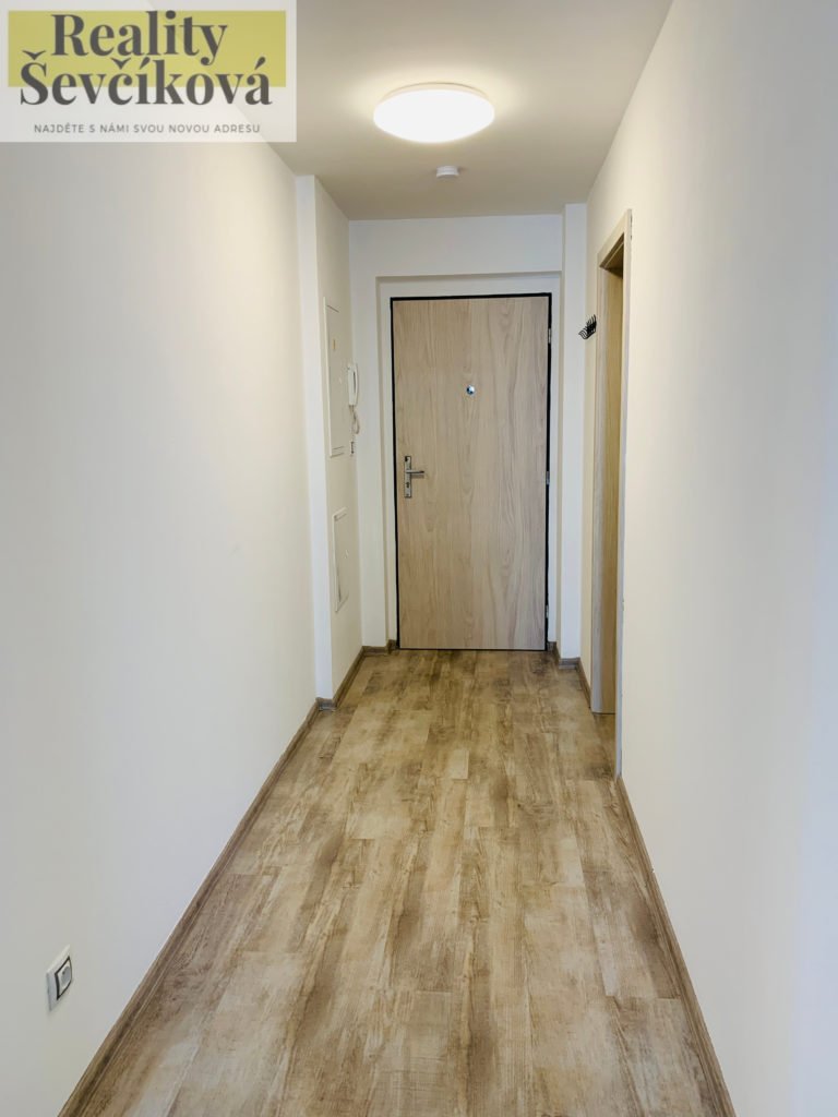 Pronájem novostavby 2+kk s lodžií, komorou a parkováním, 64 m2