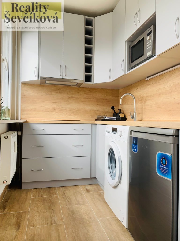 Prodej kompletně zařízeného 1+kk po rekonstrukci, 27 m2 – Polní