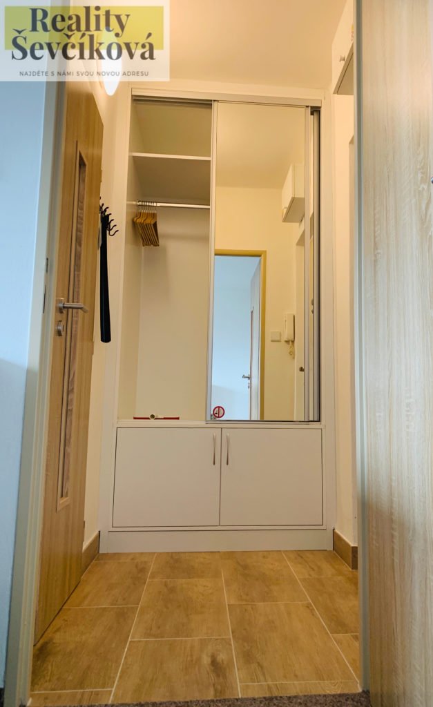 Prodej kompletně zařízeného 1+kk po rekonstrukci, 27 m2 – Polní