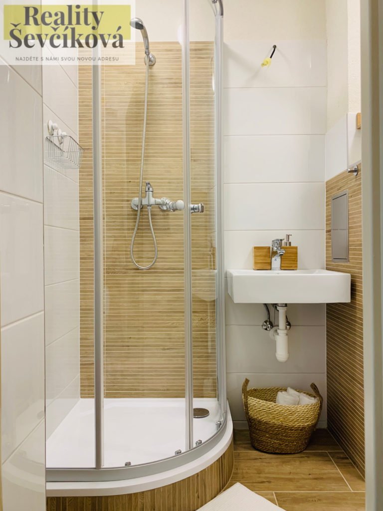 Prodej kompletně zařízeného 1+kk po rekonstrukci, 27 m2 – Polní