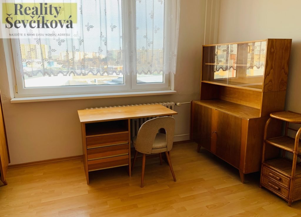 Pronájem pěkného 3+1 s balkónem, 73 m2 – Hradecká, Třebeš