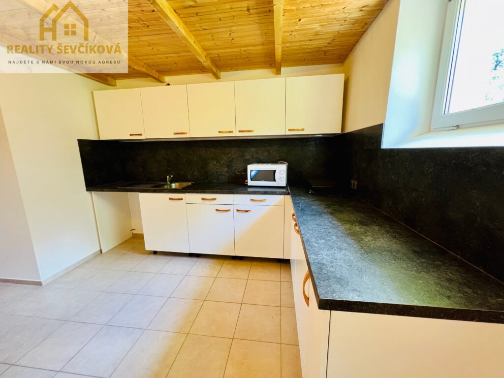 Pronájem 2+kk se zahrádkou a parkováním, 40 m2 – Libišany