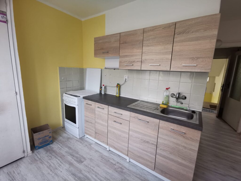 Pronájem 1+1 s balkónem, 40 m2 – Na Zahrádkách, Věkoše
