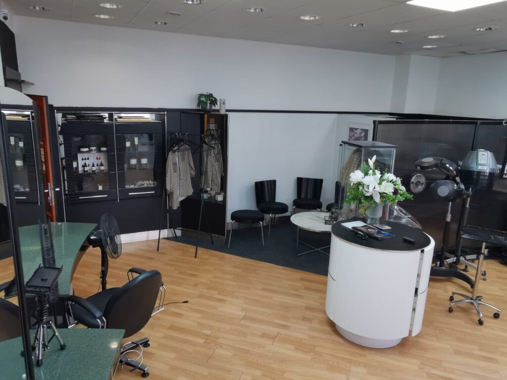 Pronájem vybaveného kadeřnického salónu, 53 m2 – Škroupova