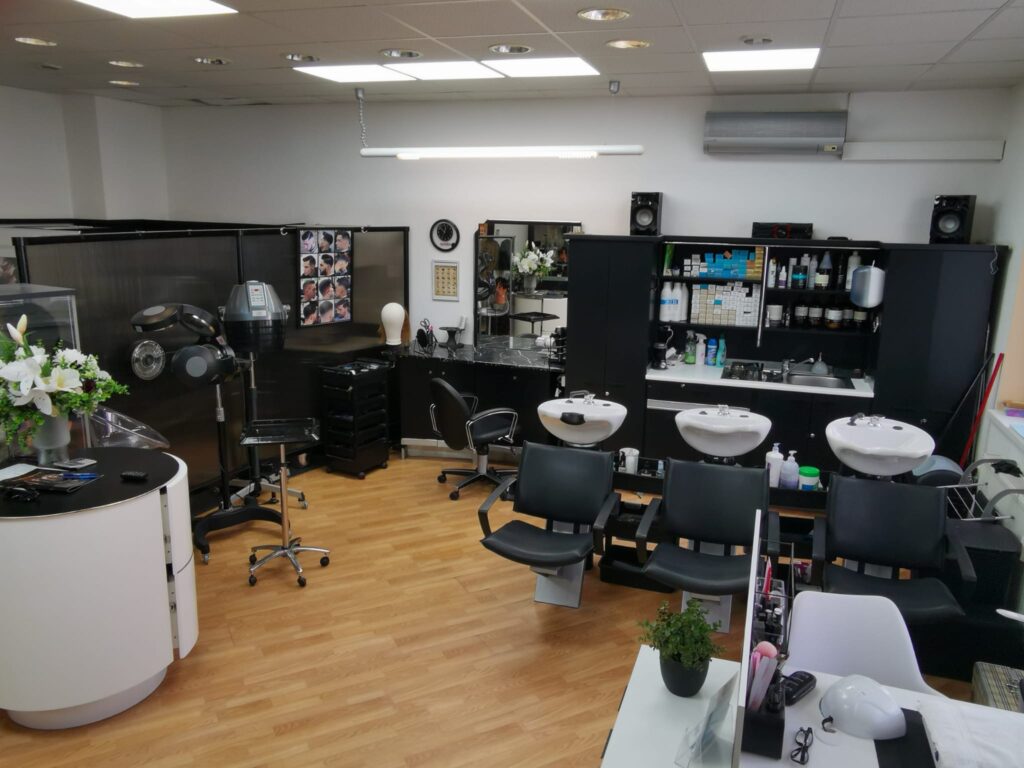 Pronájem vybaveného kadeřnického salónu, 53 m2 – Škroupova