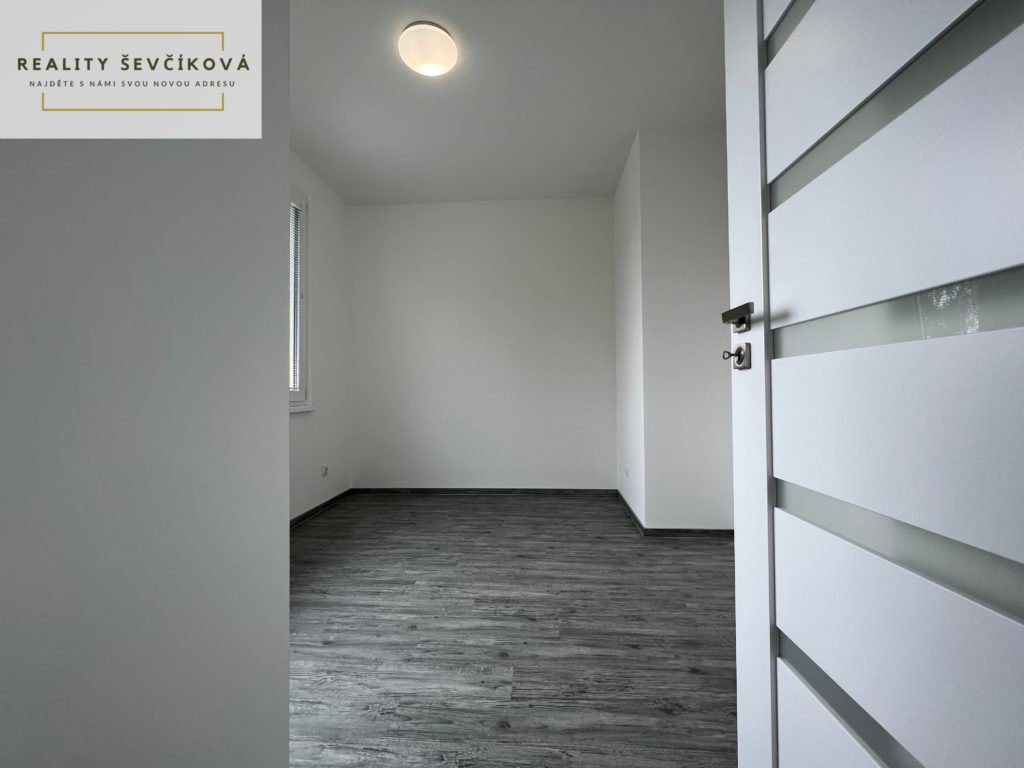 Pronájem 2+kk po rekonstrukci s balkónem, 40 m2 – Truhlářská