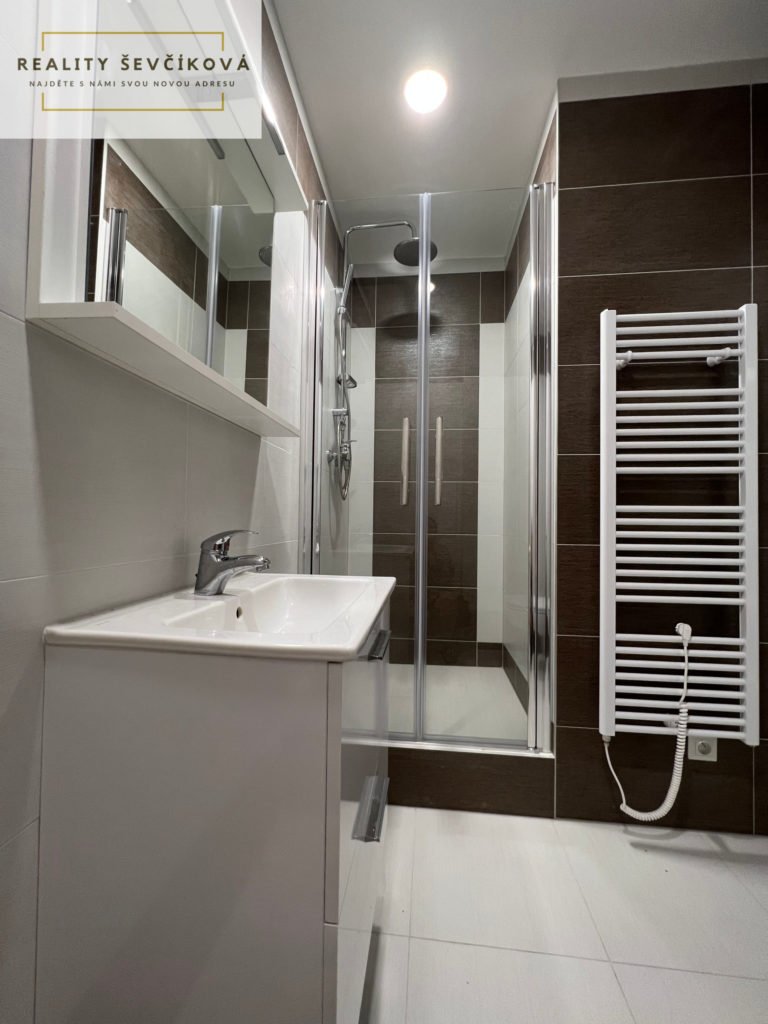 Pronájem 2+kk po rekonstrukci s balkónem, 40 m2 – Truhlářská