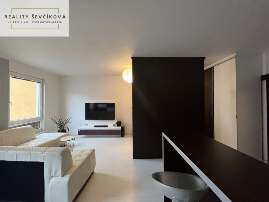 Pronájem velkorysého 1+kk včetně zařízení, 46 m2 – Labská louka