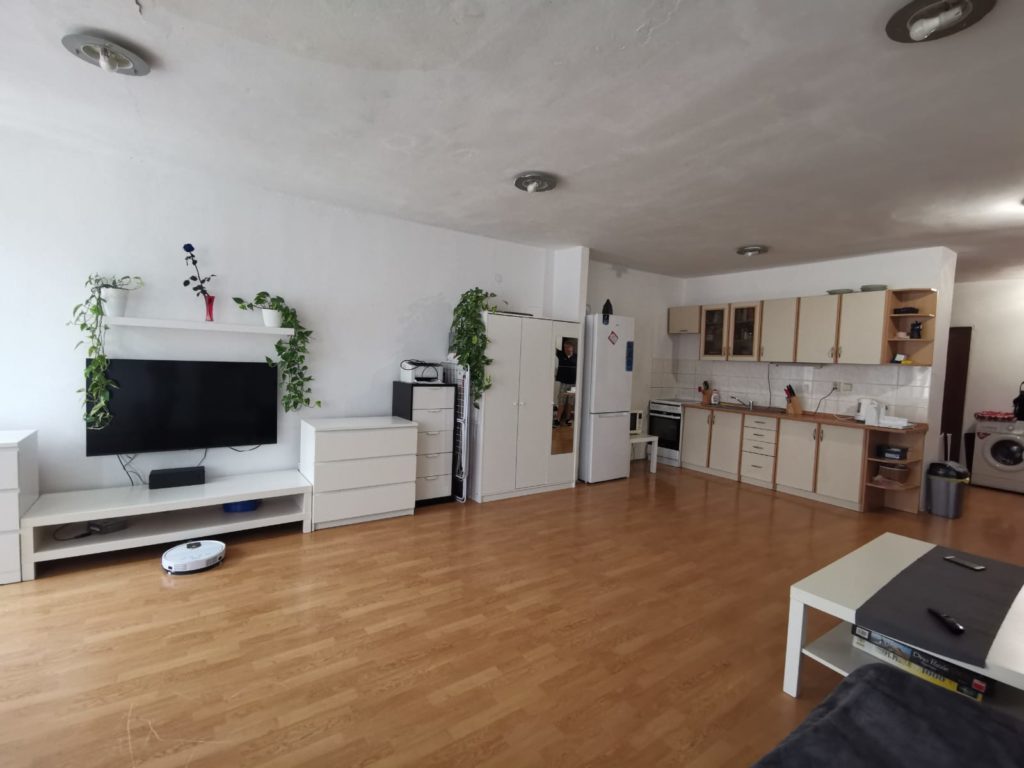 Pronájem prostorného 1+kk s komorou, 65 m2 – Velké náměstí