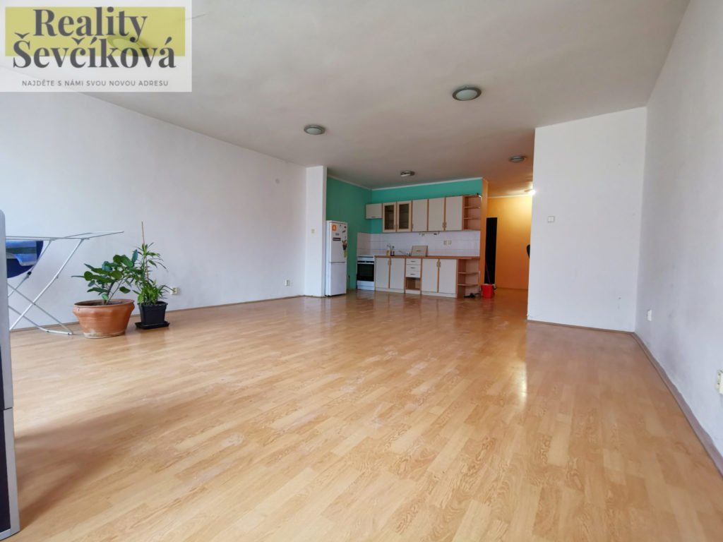 Pronájem prostorného 1+kk s komorou, 65 m2 – Velké náměstí