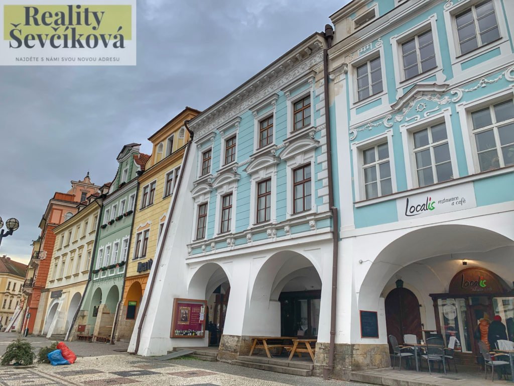 Pronájem prostorného 1+kk s komorou, 65 m2 – Velké náměstí