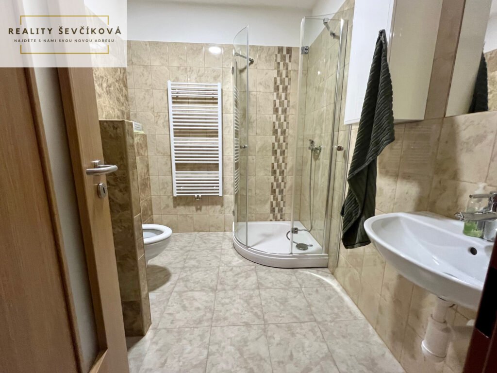 Pronájem novostavby 1+kk v centru, 37 m2 – nám. T. G. Masaryka, Holice