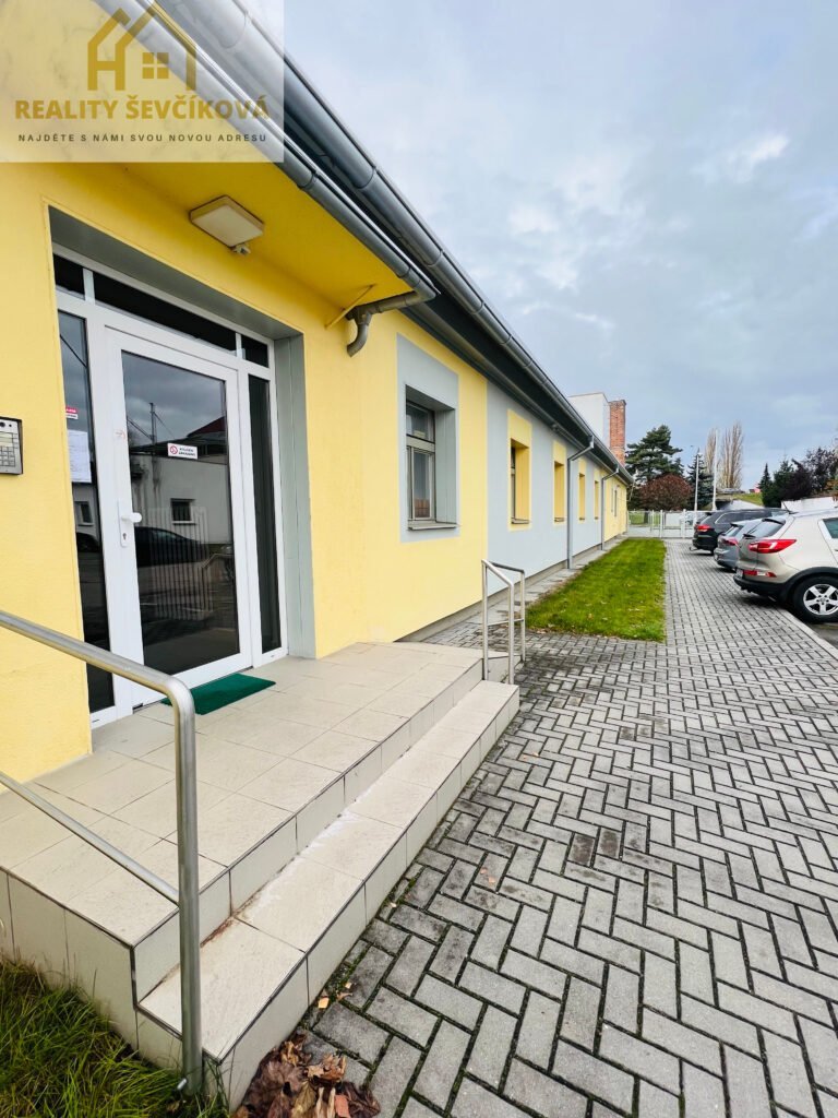 Pronájem kanceláře, 28 m2 – Podnikatelské centrum, ul. Bieblova