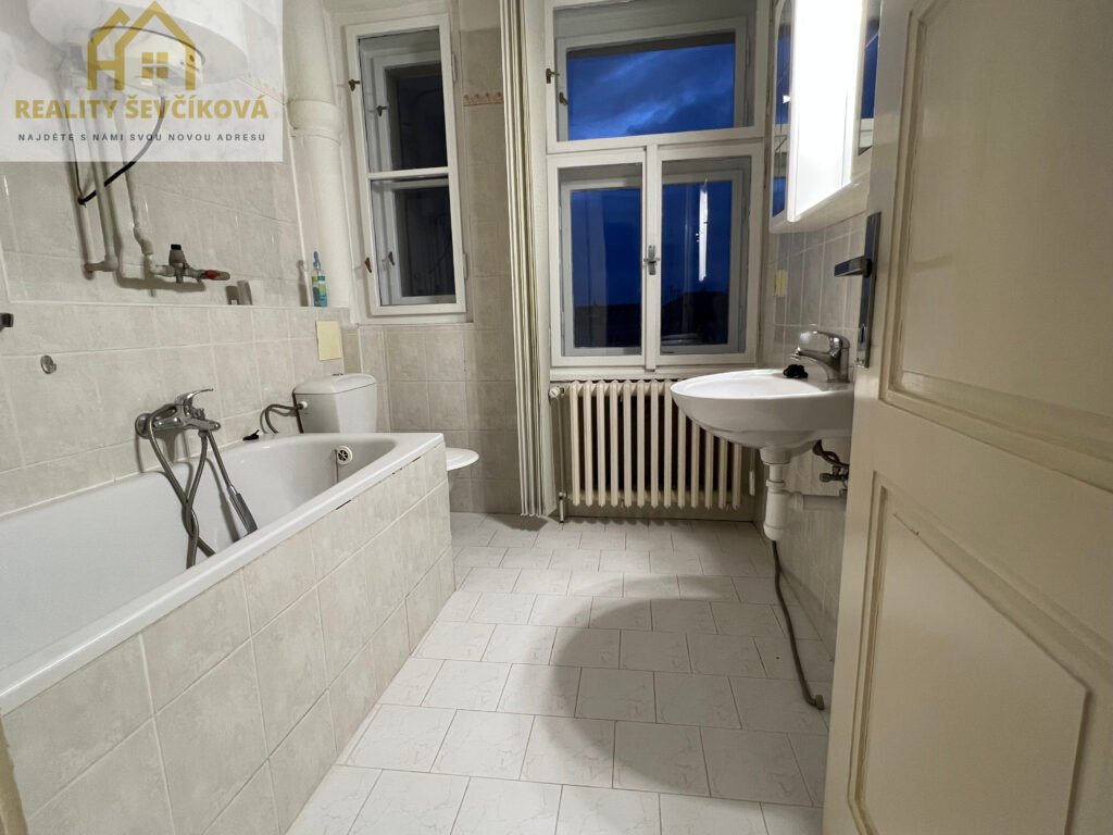 Pronájem 1+kk, 40 m2 – Smetanovo nábřeží