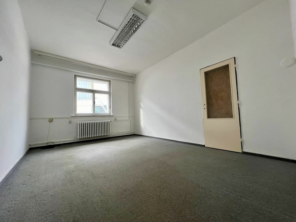 Pronájem kanceláře, 28 m2 – Podnikatelské centrum, ul. Bieblova