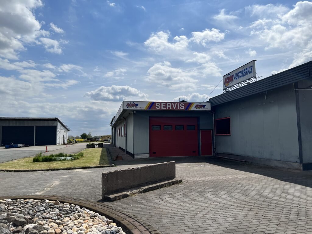 Pronájem skladu 120 m2 + 120 m2 zpevněné plochy – Vlčkovická, Hradec Králové