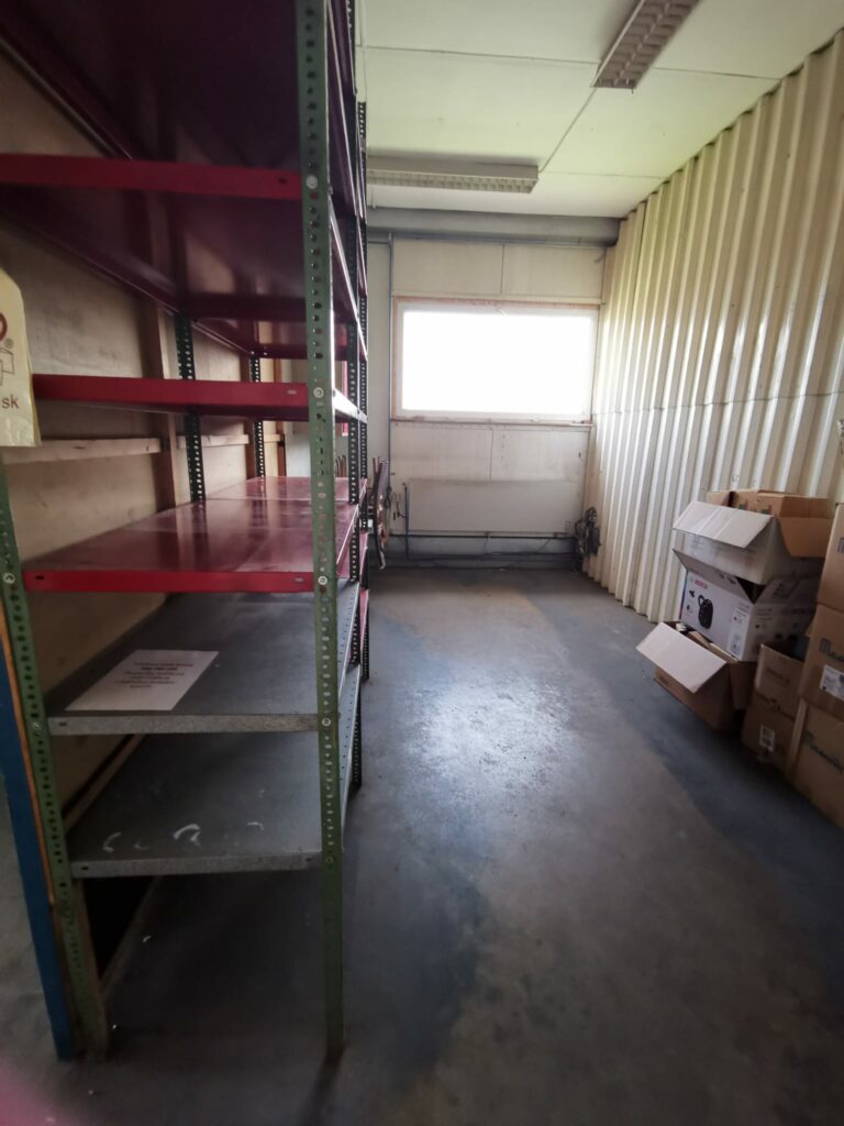 Pronájem skladu 120 m2 + 120 m2 zpevněné plochy – Vlčkovická, Hradec Králové