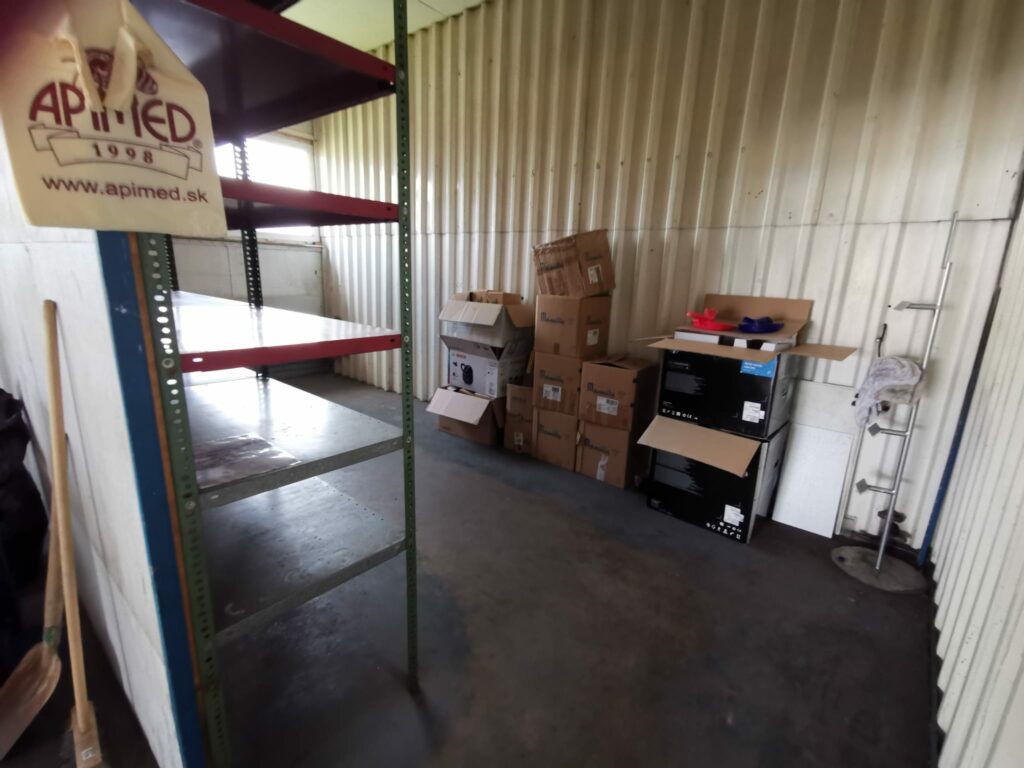 Pronájem skladu 120 m2 + 120 m2 zpevněné plochy – Vlčkovická, Hradec Králové