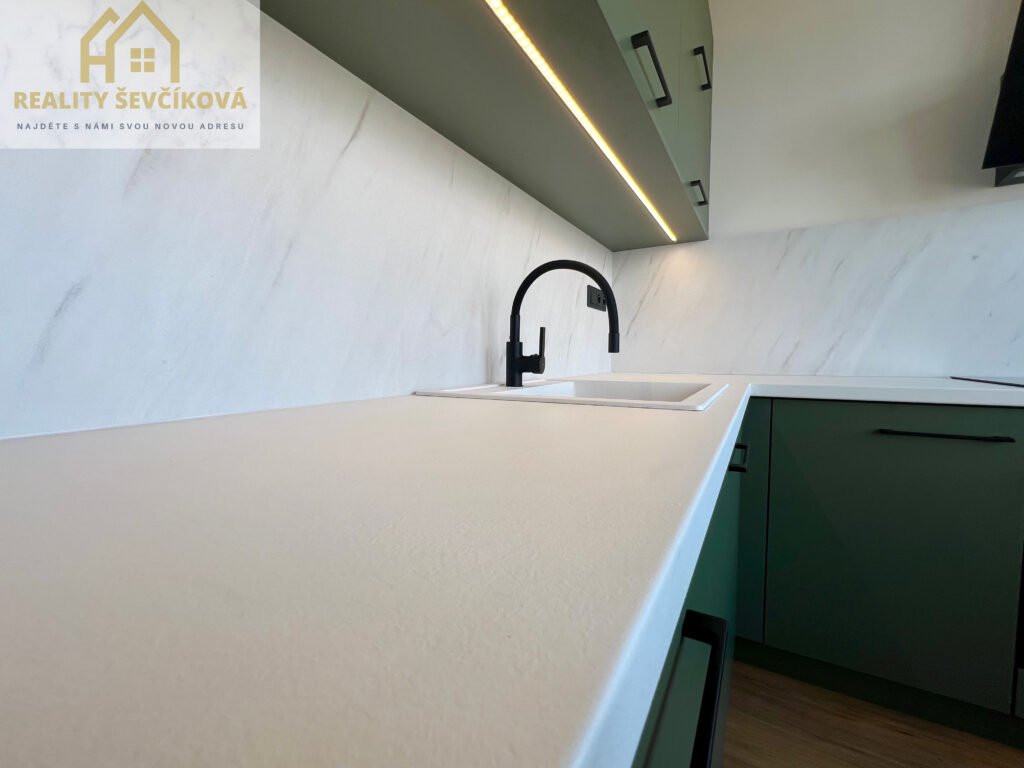 Prodej 2+kk s šatnou po celkové rekonstrukci, 53 m2 – Uhelná